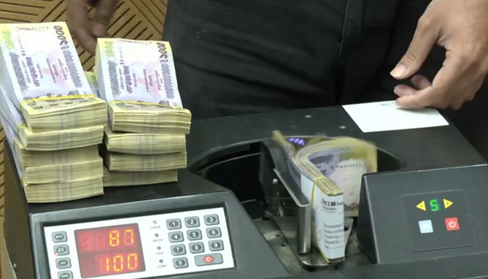 টাকা ছাপিয়েই ঋণ দেওয়া হলো দুর্বল ১২ ব্যাংককে