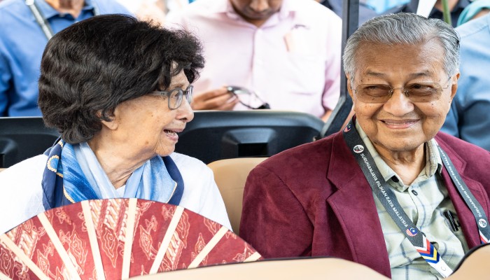 ​ গণতন্ত্র ব্যর্থ, আধুনিক সভ্যতা ভেঙে পড়েছে: ১০০তম জন্মদিনে মাহাথির