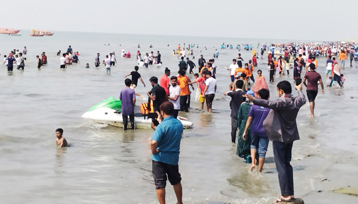 ​ভালোবাসা দিবসে কুয়াকাটায় পর্যটকের ভিড়