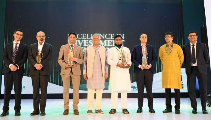 বিনিয়োগে অবদানে চার প্রতিষ্ঠানকে পুরস্কার দিলেন প্রধান উপদেষ্টা