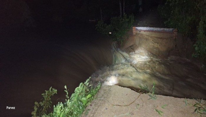 ​মুহুরী ও সিলোনিয়া নদীর বাঁধ ভেঙে লোকালয় প্লাবিত