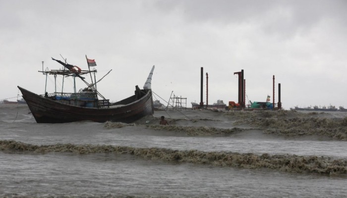 বন্দরে ৩ নম্বর সতর্কতা:  ভারী বৃষ্টির পূর্বাভাস