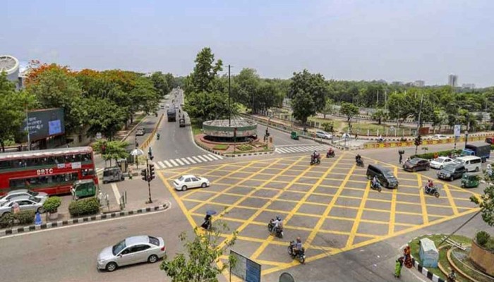 ​বিজয় সরণিতে মাইক্রোবাসের ধাক্কায় দুই মোটরসাইকেল আরোহী নিহত