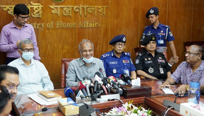 ​আসিফ মাহমুদের অস্ত্রের লাইসেন্স নিয়ে যা বললেন স্বরাষ্ট্র উপদেষ্টা