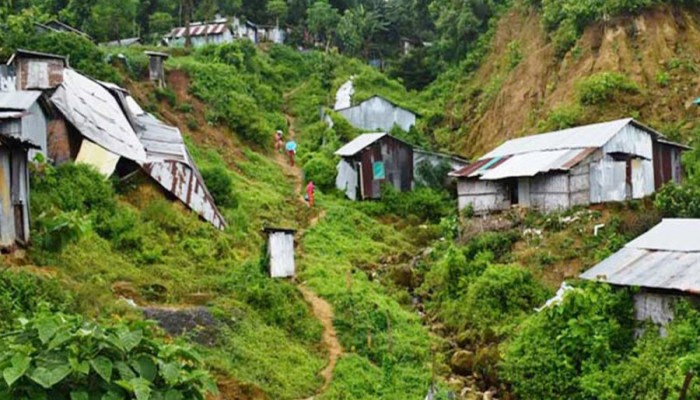 ​চট্টগ্রামে টানা বর্ষণে পাহাড় ধসের শঙ্কা