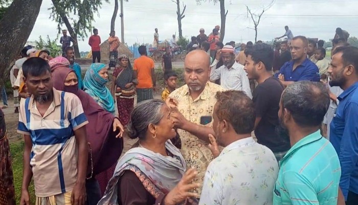 ​ট্রাকচাপায় প্রাণ গেল বাবা-ছেলের