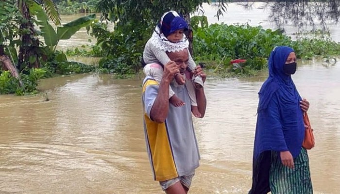 ​ফেনীতে বন্যা, পানিবন্দি লাখো মানুষ