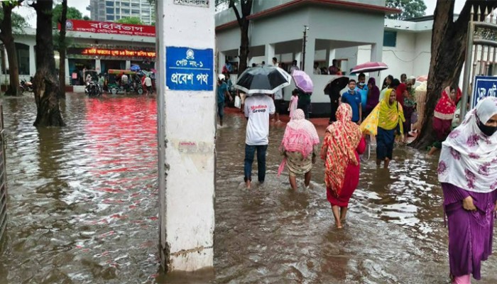 ​রামেক হাসপাতালে হাঁটুপানি