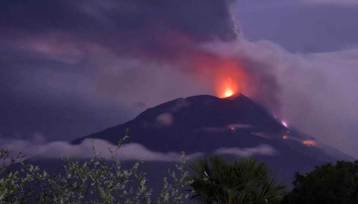 ​রাশিয়ায় এবার আগ্নেয়গিরির অগ্ন্যুৎপাত