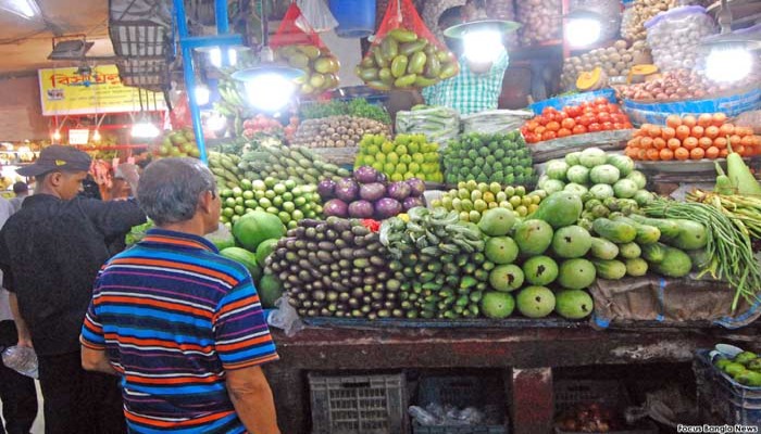 বৃষ্টির প্রভাবে চড়া বাজার
