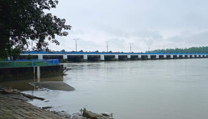 নীলফামারীতে বিপৎসীমা ছুঁয়েছে তিস্তার পানি