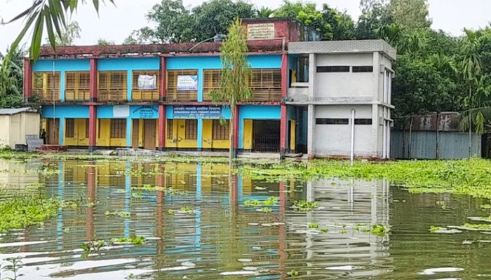 ​তিস্তার পানি কমলেও ভোগান্তি কমেনি