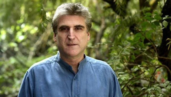 পলাতক ​দুই আসামির একই আইনজীবী, প্রশ্ন তুললেন বার্গম্যান