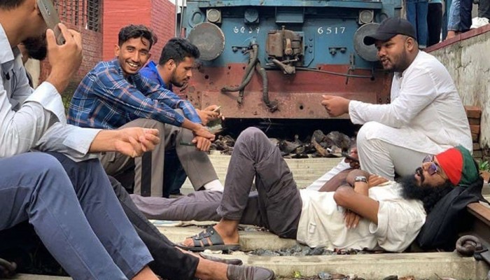 ​কোচ পছন্দ না হওয়ায় বিক্ষোভ, এক ঘণ্টা পর ছাড়লো জুলাই বিশেষ ট্রেন