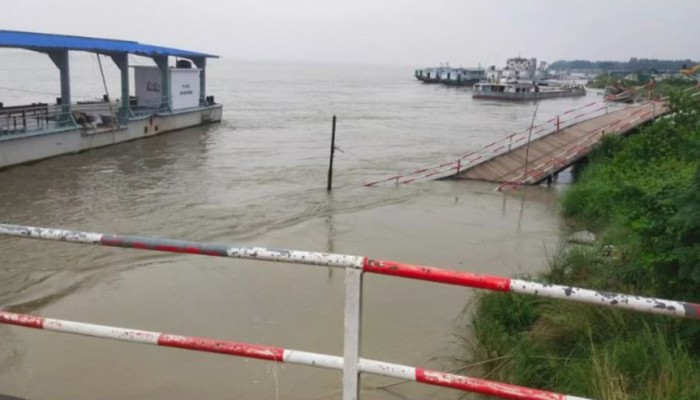 ​পদ্মার প্রবল স্রোতে পাটুরিয়া লঞ্চঘাটে ভাঙন, জেটি বিলীন