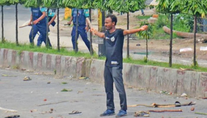 আবু সাঈদকে দুই পুলিশ গুলি করে, আমি দেখেছি : রিনা মুরমু
