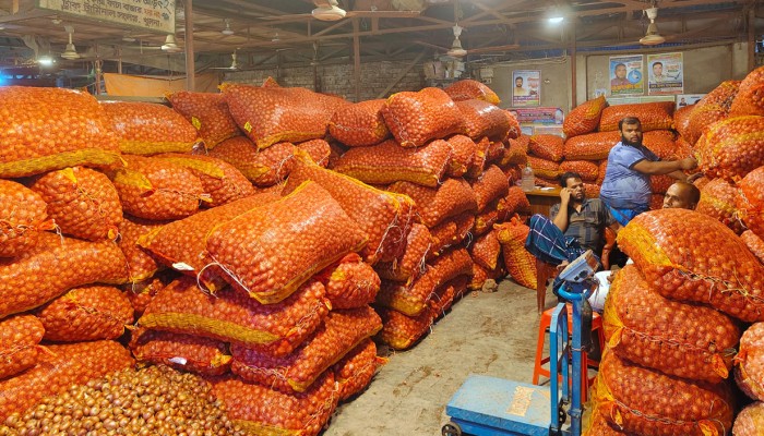 ​কেজিতে ২৫ টাকা বেড়েছে পেঁয়াজের দাম