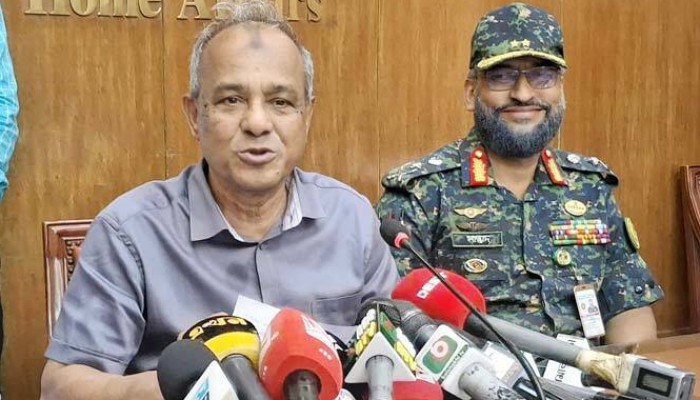 পুলিশের লুট হওয়া অস্ত্রের খোঁজ দিলে মিলবে পুরস্কার