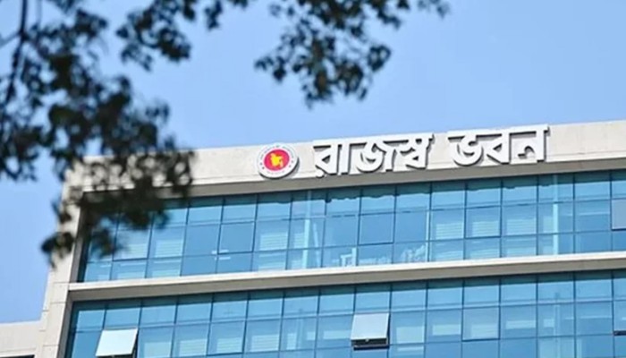 ​ট্রাফিক সার্জেন্টকে গালিগালাজ, সাময়িক বরখাস্ত সহকারী কর কমিশনার