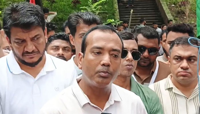 ​আইন করে শিক্ষাপ্রতিষ্ঠানে গুপ্ত রাজনীতি নিষিদ্ধের দাবি