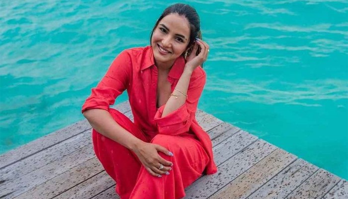 ​হোটেলে নিয়ে দরজা বন্ধ করে দেন মদ্যপ পরিচালক, অতঃপর...