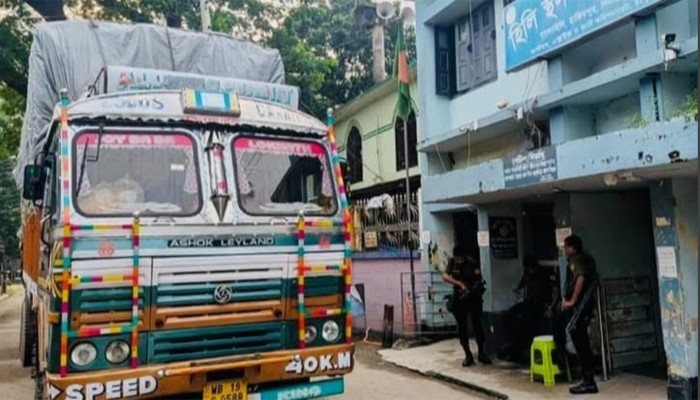​চার মাস পর হিলি স্থলবন্দর দিয়ে চাল আমদানি শুরু