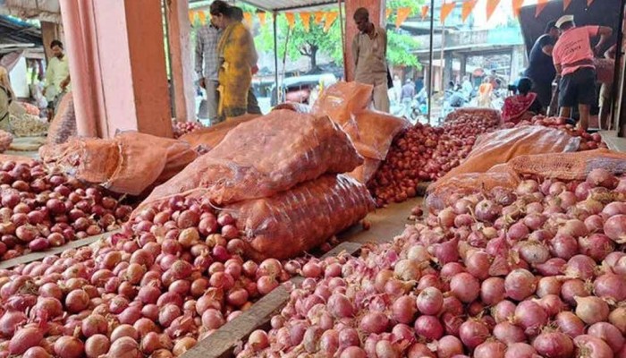 ​সেঞ্চুরির পথে পেঁয়াজ, দুই দিনে মণপ্রতি বেড়েছে ৫০০ টাকা