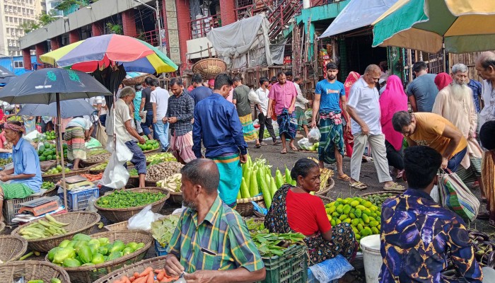 ​লাগামহীন নিত্যপণ্যের বাজার