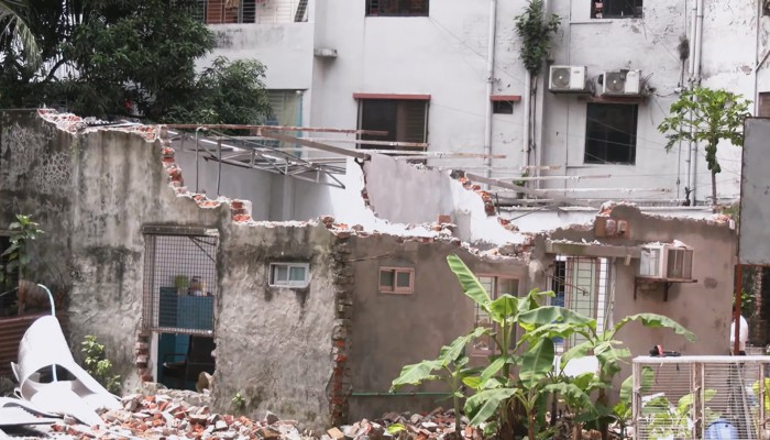 দালানের ইট-রডও খুলে নিয়ে গেছে দুর্বৃত্তরা