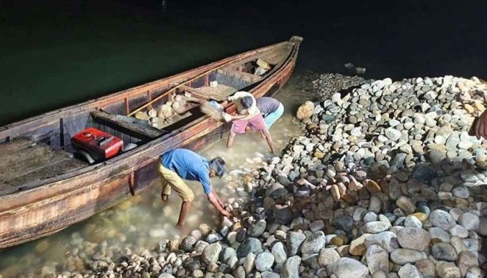 ​সাদাপাথর লুটের ঘটনায় আটক ৫