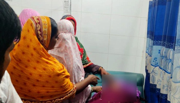 ​চাঁপাইনবাবগঞ্জে মহিলা মাদ্রাসা থেকে দুই শিক্ষার্থীর লাশ উদ্ধার