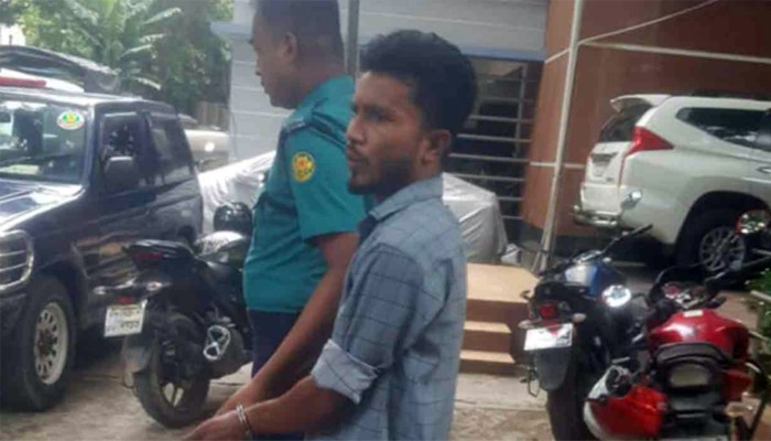 ​৩২ নম্বরে ফুল দিতে যাওয়া সেই রিকশাচালকের জামিন