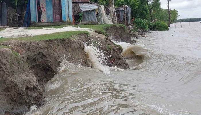 নদীর পেটে যাচ্ছে ‘আশ্রয়ণ প্রকল্প’ : বাসিন্দাদের মাথায় হাত