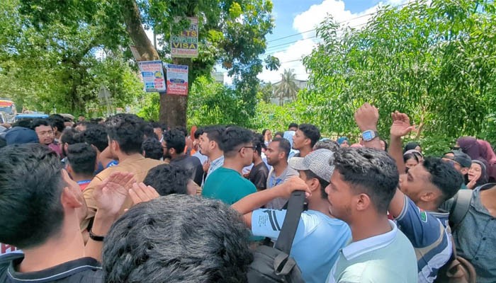 ​১৫ দাবিতে ফেনী ইউনিভার্সিটি ‘শাটডাউন’