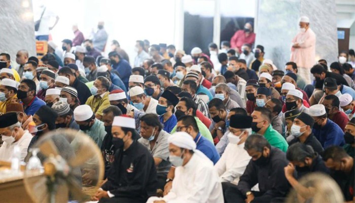 ​জুমার নামাজে না গেলে দুই বছরের জেল!