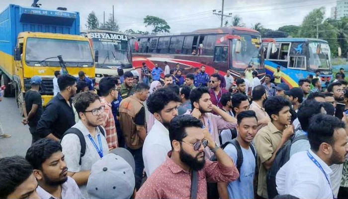 ​ঢাকা-চট্টগ্রাম মহাসড়ক অবরোধ, দীর্ঘ যানজট