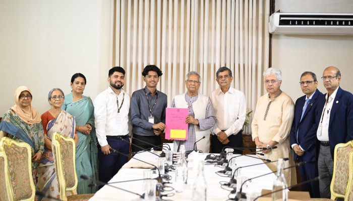 সাগর-রুনির সন্তানের কাছে পূর্বাচলের প্লটের দলিল হস্তান্তর