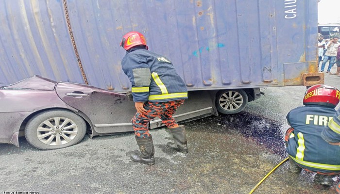 প্রাইভেটকারের উপর  উল্টে পড়লো লরি : একই পরিবারের ৪জন নিহত