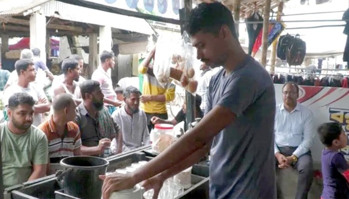 ​দুটি বাল্ব, একটি ফ্যান ও একটি ফ্রিজ- বিদ্যুৎ বিল ৩ লক্ষাধিক টাকা!