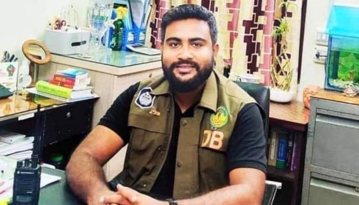 ​রাজশাহীতে ডিবির সাবেক এসআইকে গণপিটুনি দিয়ে পুলিশে সোপর্দ