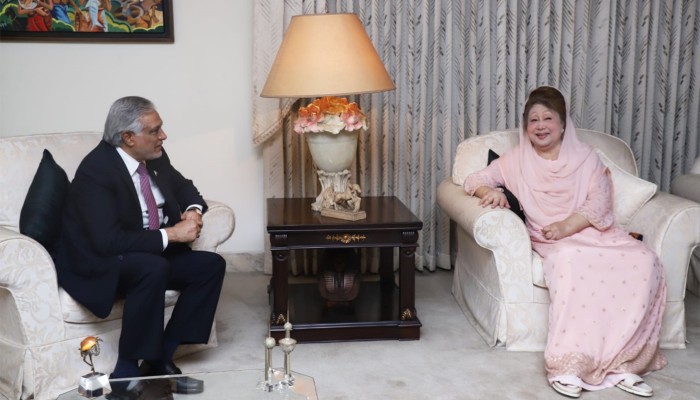 ​খালেদা জিয়ার স্বাস্থ্যের খোঁজ নিতে ফিরোজায় ইসহাক দার