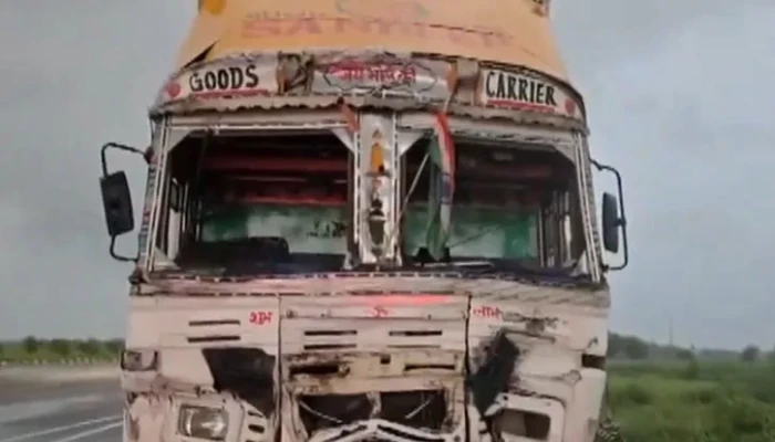 ​ট্রাকের সঙ্গে ট্র্যাক্টরের সংঘর্ষ, নিহত ৮ পুণ্যার্থী