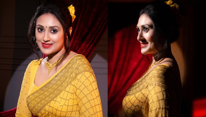 ​হলুদ শাড়িতে লাস্যময়ী কুসুম শিকদার