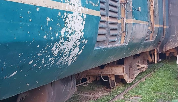 ​রেলপথে  ঝুঁকিপূর্ণ যাত্রাযাত