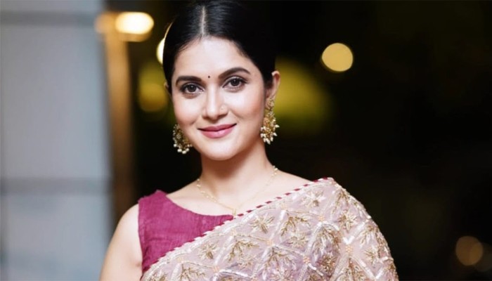 ​আজ থেকে নামের আগে ‘ড.’ যোগ করতে পারব : মিথিলা