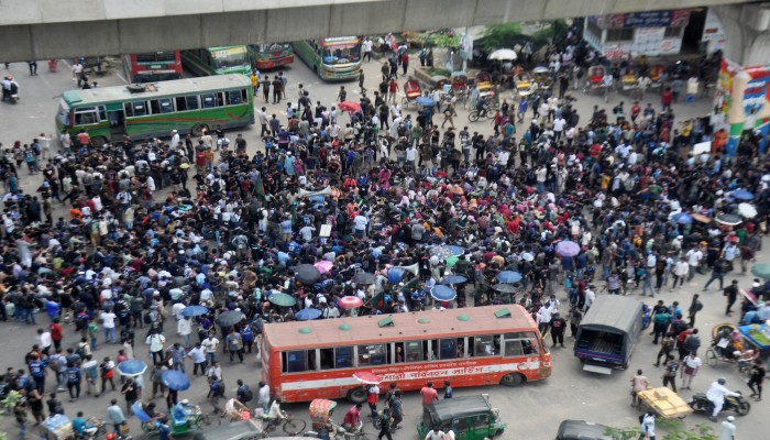 ​শাহবাগে প্রকৌশল শিক্ষার্থীদের বিক্ষোভ