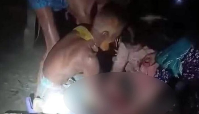 ​ভাইয়ের চোখ উপড়ে বাবার হাতে দিল দুই ভাই