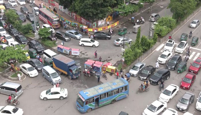 ডাইভারশনের সুফল পাচ্ছে না রাজধানীবাসী