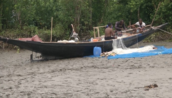 মানবেতর দিন কাটছে সুন্দরবনের জেলেদের