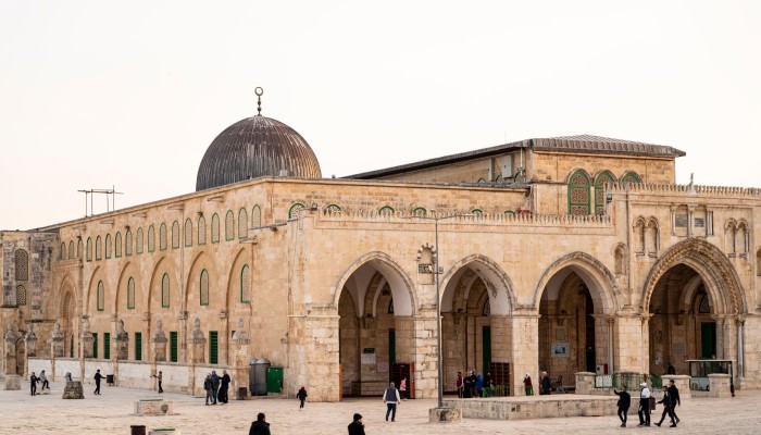 জুমার নামাজে ফরজ ও সুন্নতসহ মোট কত রাকাত পড়তে হয়